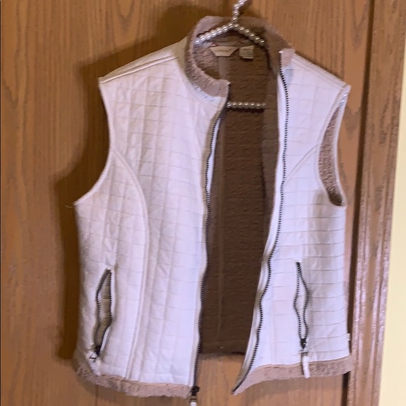 White and cream vest with zip pockets - Picture 3 of 7